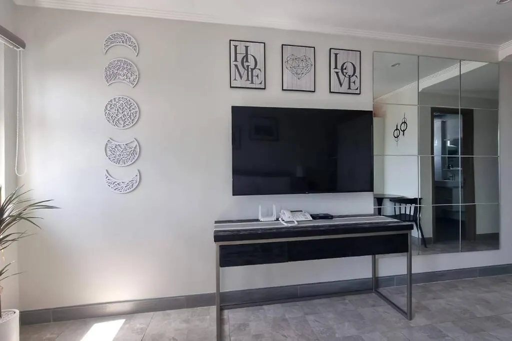 Exceptional 11Th Floor Studio @ La Grande Near Airport & Walking Street. Angeles Filipinas